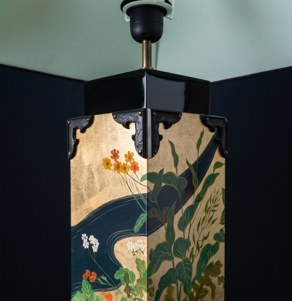 Shinsei Bloom Table Lamp. Artwork and finish detail